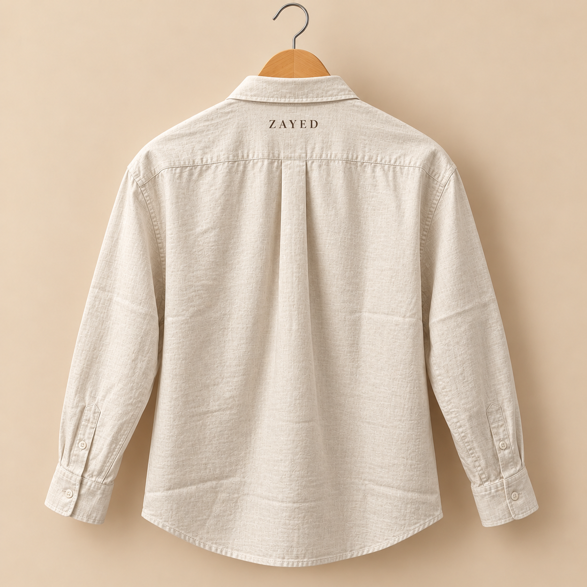 CAMISA DE LINO MANGA LARGA DESERT — imagen lifestyle