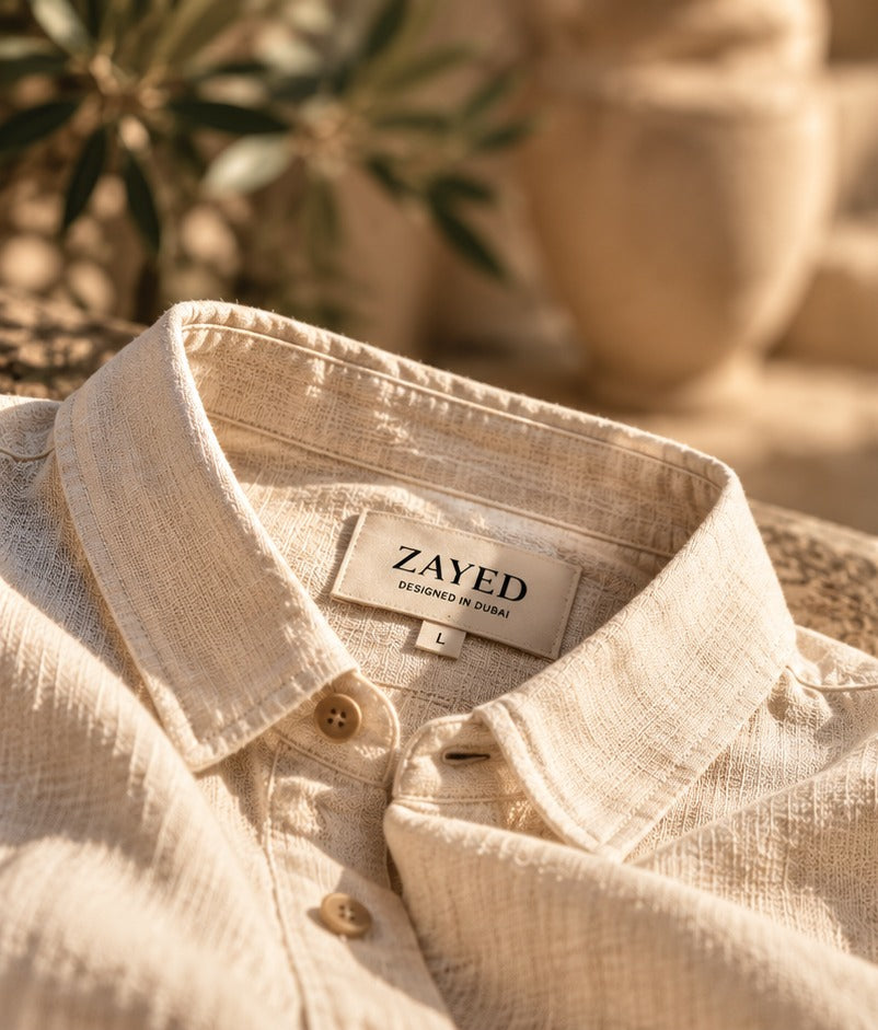 Detalle de camisa de lino ZAYED